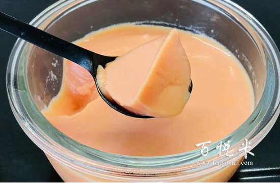 手把手教你做牛奶布丁,簡單四步就搞定,冰涼爽滑,比果凍好吃